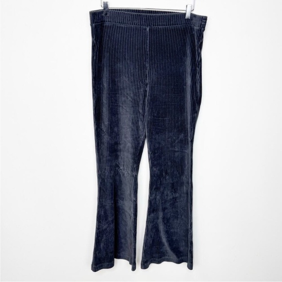 Aerie on groove velour ribbed flare pant - Picture 7 of 9